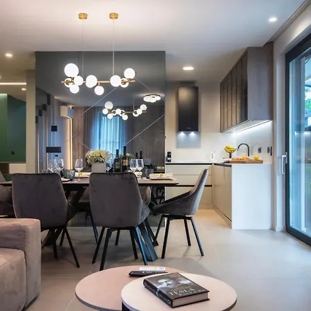 Seasons Luxury Apartment