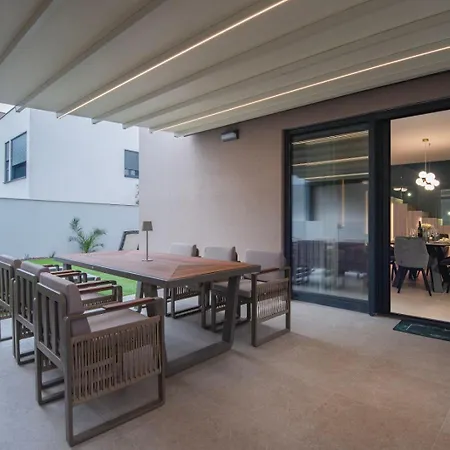 Seasons Luxury Apartment *
