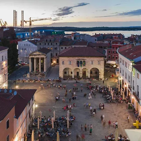 Seasons Luxury Apartment Pula